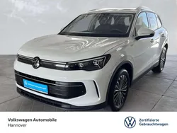 Pure white Gebraucht 2024 VW Tiguan Life SUV | 31.450 € (Fairer Preis)