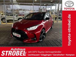 Rot Neu 2025 Toyota Yaris Hybrid Plus Limousine | 28.480 € (Fairer Preis)