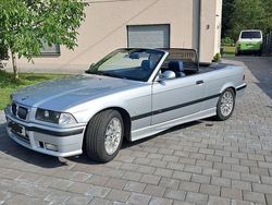 Silber Gebraucht 1999 BMW 318 Cabriolet M Sport Cabrio | 8.900 € (Etwas zu teuer)
