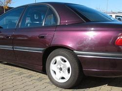Rot Gebraucht 1994 Opel Omega Limousine | 8.499 €