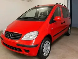 Rot Gebraucht 2004 Mercedes Vaneo Van / Kleinbus | 3.800 € (Teuer)