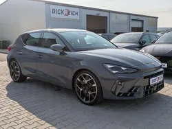 Grau Gebraucht 2025 Cupra Leon VZ Limousine | 37.450 € (Guter Preis)