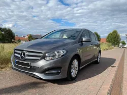 Grau Gebraucht 2017 Mercedes B180 Van / Kleinbus | 16.400 € (Fairer Preis)