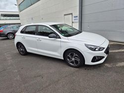 Weiß Gebraucht 2021 Hyundai i30 Edition 30 Limousine | 15.999 € (Fairer Preis)