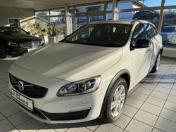 Weiß Gebraucht 2016 Volvo V60 CC Kinetic Kombi | 15.899 € (Guter Preis)