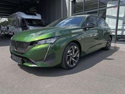 Olivine grün metallic (metallic) Gebraucht 2023 Peugeot 308 Allure Limousine | 19.890 € (Fairer Preis)