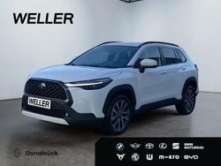 Weiss Gebraucht 2024 Toyota Corolla Cross Team SUV | 30.990 € (Superpreis)