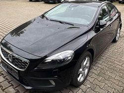 Schwarz (metallic) Gebraucht 2016 Volvo V40 CC Kombi | 9.700 € (Fairer Preis)