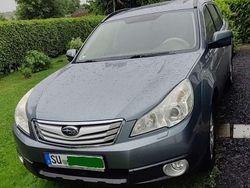 Grün Gebraucht 2011 Subaru Outback Active SUV | 10.500 € (Teuer)