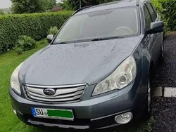 Grün Gebraucht 2011 Subaru Outback Active SUV | 10.500 € (Teuer)