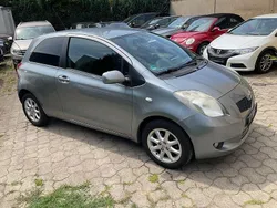 Grau Gebraucht 2007 Toyota Yaris Cool Limousine | 3.990 € (Fairer Preis)