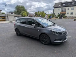 Grau Gebraucht 2019 Opel Zafira Tourer Van / Kleinbus | 13.500 € (Fairer Preis)