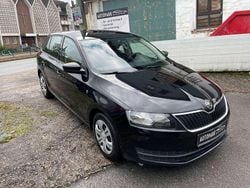 Schwarz Gebraucht 2015 Skoda Rapid Active Kombi | 6.950 € (Guter Preis)
