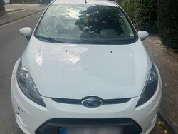 Weiß Gebraucht 2009 Ford Fiesta Kleinwagen | 3.000 € (Fairer Preis)