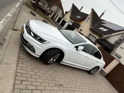 Weiß Gebraucht 2017 VW Passat Limousine | 16.500 €