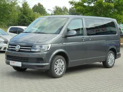 Grau Gebraucht 2017 VW Multivan Comfortline Van / Kleinbus | 39.900 €