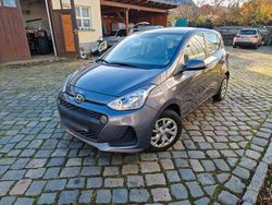 Grau Gebraucht 2017 Hyundai i10 Kleinwagen | 8.200 € (Fairer Preis)