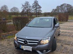 Grau Gebraucht 2012 Mercedes B180 Van / Kleinbus | 11.500 € (Fairer Preis)