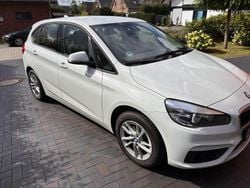 Weiß Gebraucht 2017 BMW 216 Active Tourer Van / Kleinbus | 12.450 € (Guter Preis)