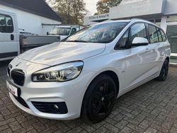 Weiß Gebraucht 2016 BMW 220 Sport Line Kombi | 16.590 € (Etwas zu teuer)