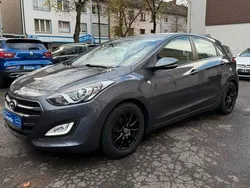 Grau Gebraucht 2015 Hyundai i30 Trend Limousine | 7.999 € (Fairer Preis)