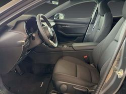 Jet black metallic Neu 2025 Mazda 3 Homura-Line Limousine | 27.950 €