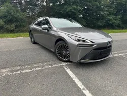 Grau Gebraucht 2022 Toyota Mirai Advance Limousine | 28.500 € (Teuer)