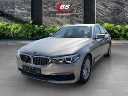 Kaschmirsilber metallic (metallic) Gebraucht 2019 BMW 520 Sport Line Limousine | 29.990 € (Guter Preis)