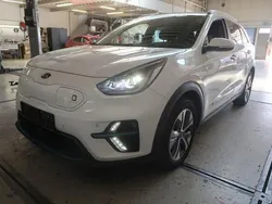 Weiß Gebraucht 2021 Kia e-Niro Edition 7 SUV | 18.480 € (Teuer)