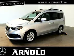 Helvinsilber Gebraucht 2024 Mercedes 180 Progressive Limousine | 29.140 € (Fairer Preis)