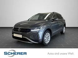 Indiumgrau metallic (metallic) Gebraucht 2025 VW T-Roc Life SUV | 28.900 € (Superpreis)