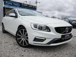 Weiß Gebraucht 2016 Volvo V60 R-Design Momentum Kombi | 16.950 € (Fairer Preis)