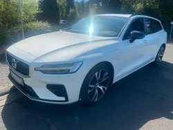Weiß Gebraucht 2020 Volvo V60 R-Design Kombi | 28.000 € (Fairer Preis)