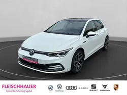 Weiss Gebraucht 2020 VW Golf VIII Style Limousine | 19.990 € (Fairer Preis)