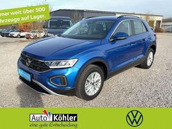 Ravennablau metallic / titansc Gebraucht 2024 VW T-Roc Life SUV | 21.740 € (Superpreis)
