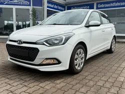 Weiß Gebraucht 2015 Hyundai i20 Basis Limousine | 4.000 € (Guter Preis)