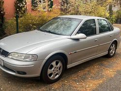 Silber Gebraucht 1999 Opel Vectra Edition Limousine | 2.400 € (Teuer)