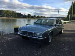 Jaguar XJ40