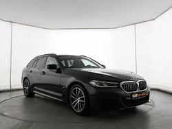 Grau Gebraucht 2023 BMW 520 M Sport Kombi | 36.880 € (Guter Preis)