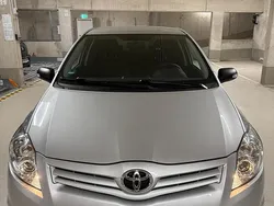 Grau Gebraucht 2011 Toyota Auris Limousine | 3.500 €