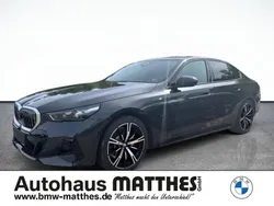 Grau Neu 2025 BMW 520 M Sport Limousine | 63.999 € (Guter Preis)