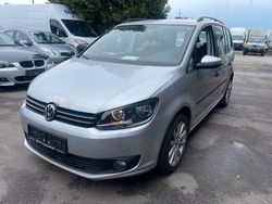 Silber Gebraucht 2015 VW Touran Trendline Van / Kleinbus | 6.900 € (Fairer Preis)