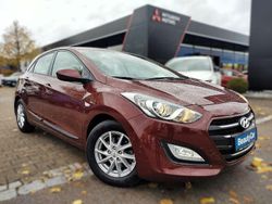 Rot Gebraucht 2017 Hyundai i30 Classic Limousine | 11.690 € (Guter Preis)