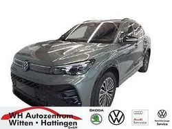 Cipressinogrün metallic Gebraucht 2024 VW Tiguan Style SUV | 50.690 € (Superpreis)