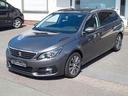 Gris platinium (metallic) Gebraucht 2021 Peugeot 308 SW Allure Kombi | 13.890 € (Superpreis)