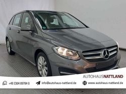 Mountaingrau Gebraucht 2017 Mercedes B180 Style Van / Kleinbus | 14.750 € (Guter Preis)