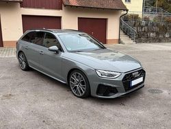 Grau Gebraucht 2020 Audi A4 S-Line Kombi | 26.700 € (Etwas zu teuer)