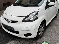 Weiß Gebraucht 2011 Toyota Aygo Kleinwagen | 4.500 € (Fairer Preis)