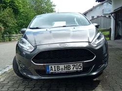 Grau Gebraucht 2016 Ford Fiesta Celebration Kleinwagen | 8.250 € (Fairer Preis)