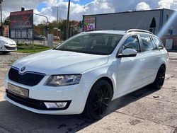 Weiß Gebraucht 2015 Skoda Octavia Elegance Kombi | 8.000 € (Guter Preis)
